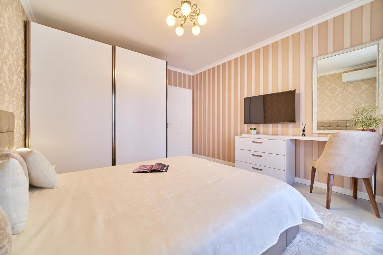Premium Center Apartment In Grand Karavel Varna Exterior foto
